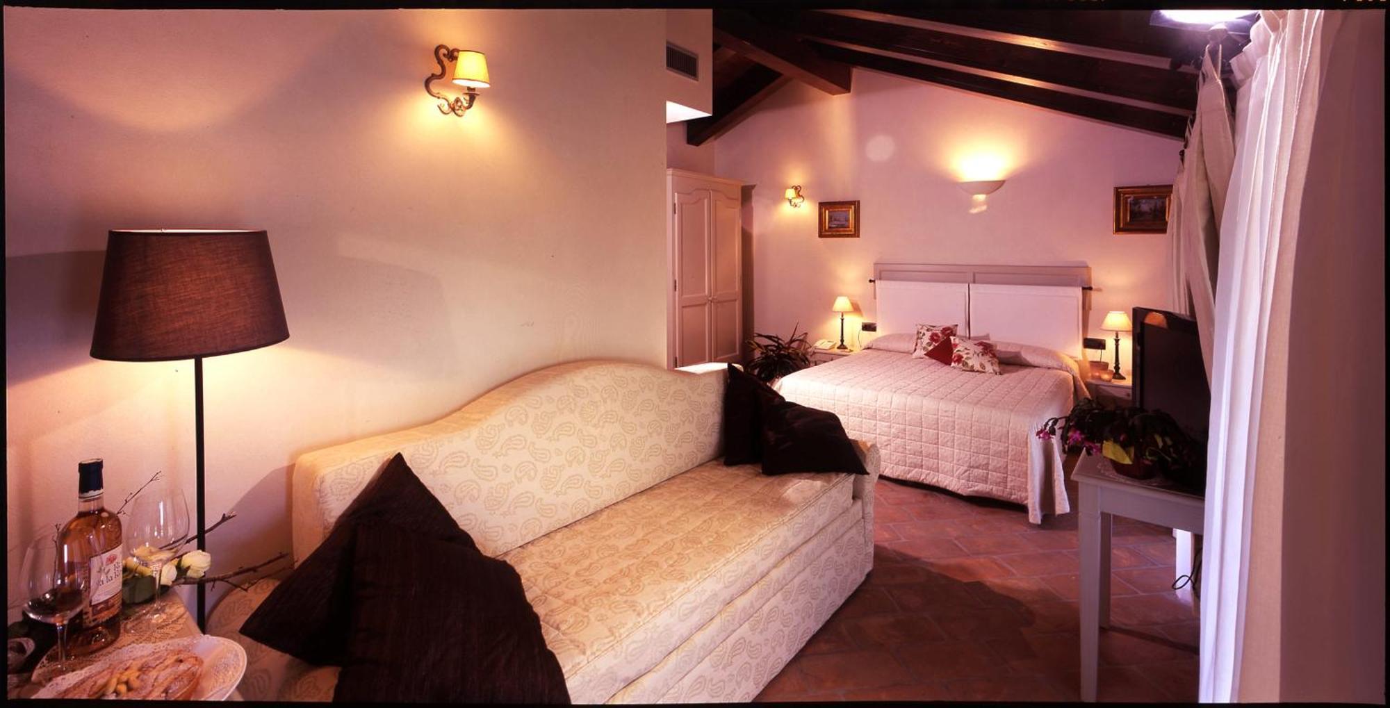 Relais Bella Rosina Pool & Spa La Cassa Room photo